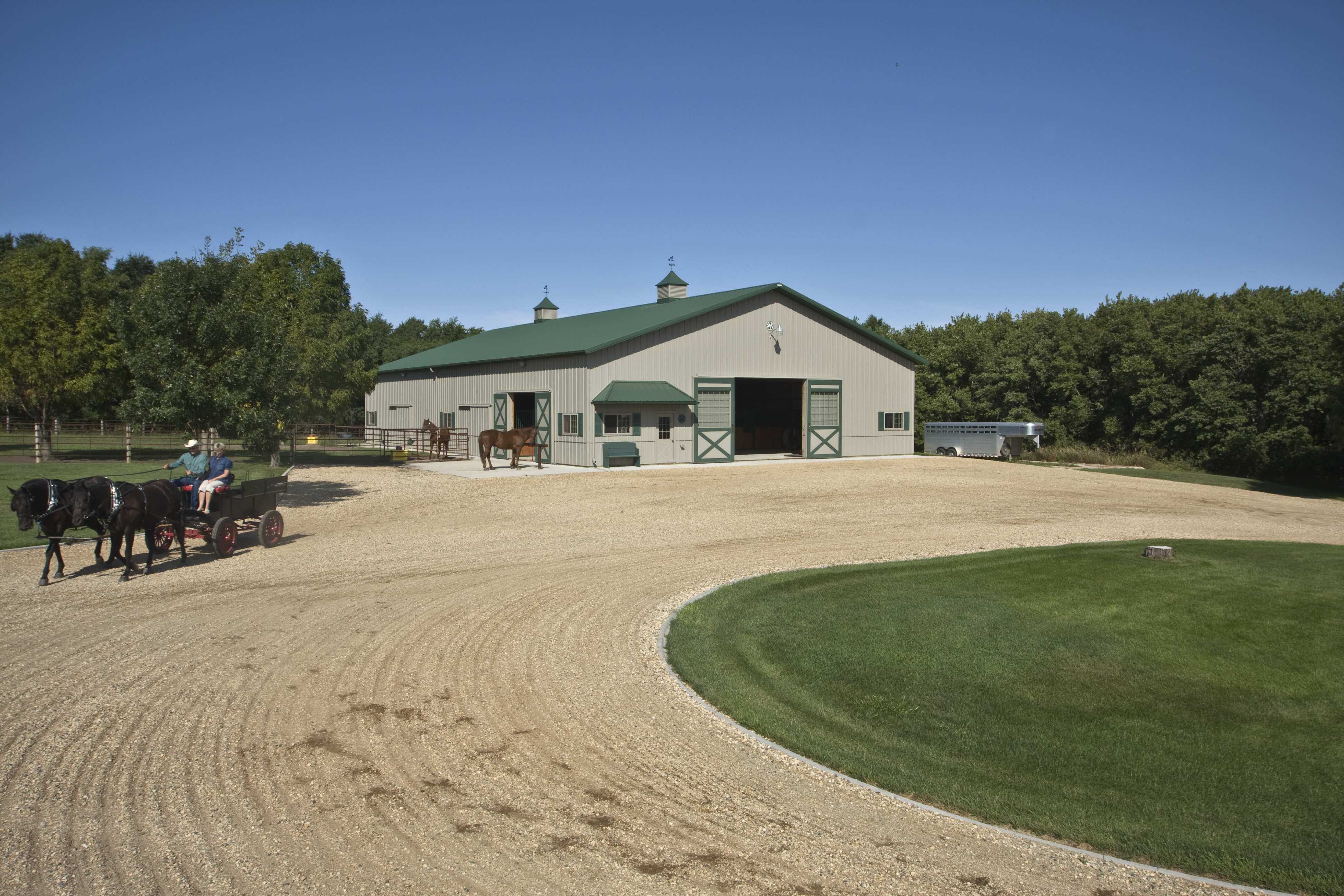 Lynn's Horse Barn & Riding Arena