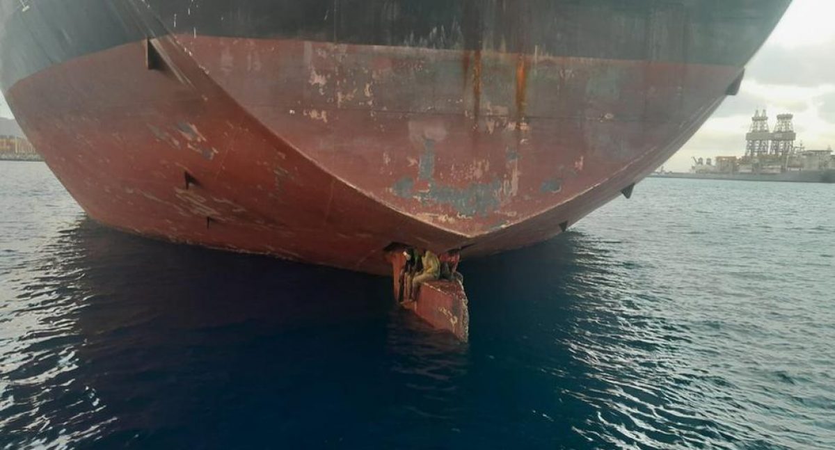 Noticia: Tres hombres viajaron durante 11 días en la pala del timón de un barco petrolero Tres hombres viajaron durante 11 días en la pala del timón de un barco petrolero