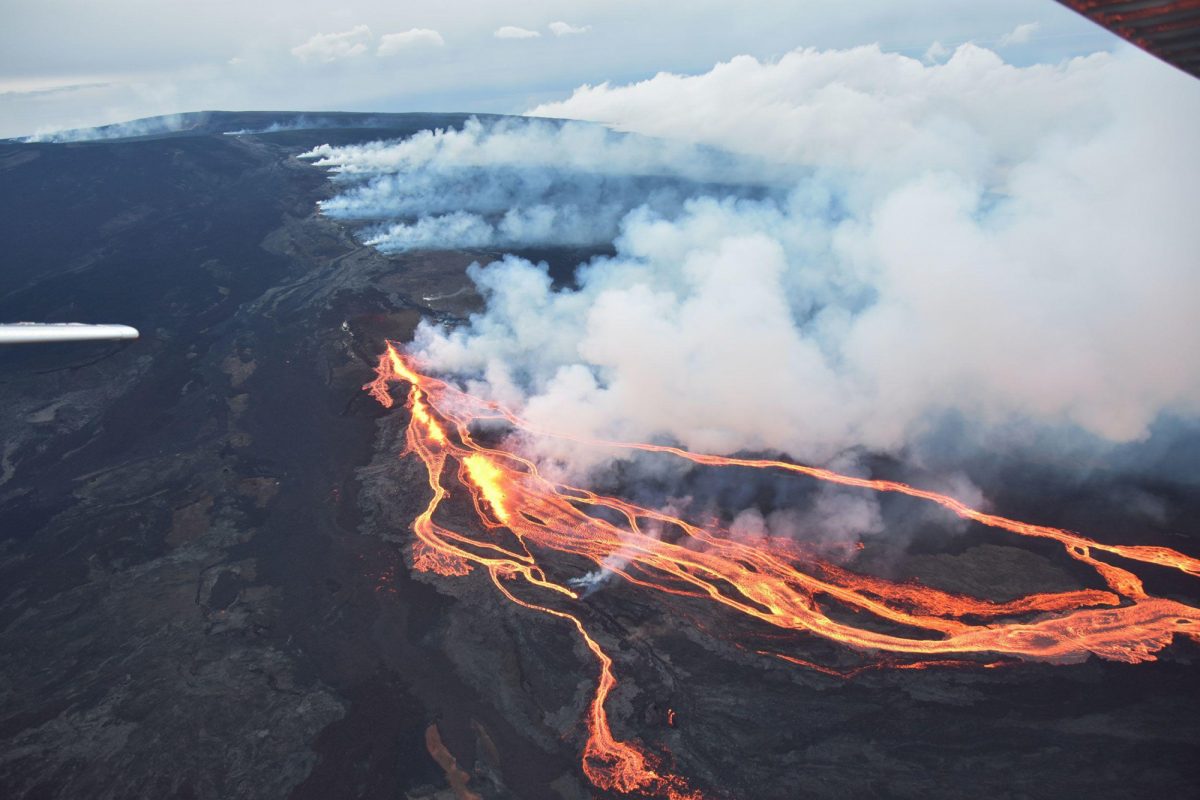Noticia: Mauna Loa de Hawái, el mayor volcán activo en el mundo pone en alerta a las autoridades Mauna Loa de Hawái, el mayor volcán activo en el mundo pone en alerta a las autoridades