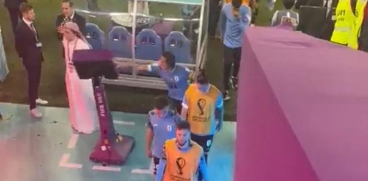 Noticia: Edinson Cavani desata su furia contra el VAR Edinson Cavani desata su furia contra el VAR