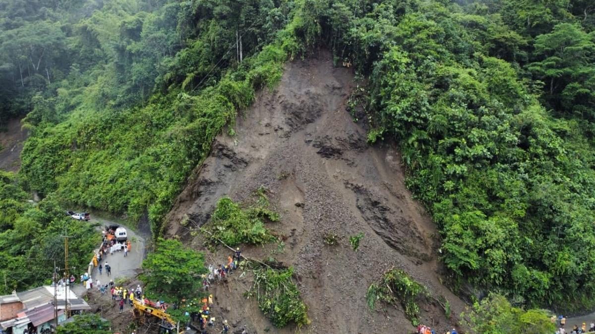 Noticia: Al menos 34 muertos dejó deslizamiento de tierra en Colombia Al menos 34 muertos dejó deslizamiento de tierra en Colombia