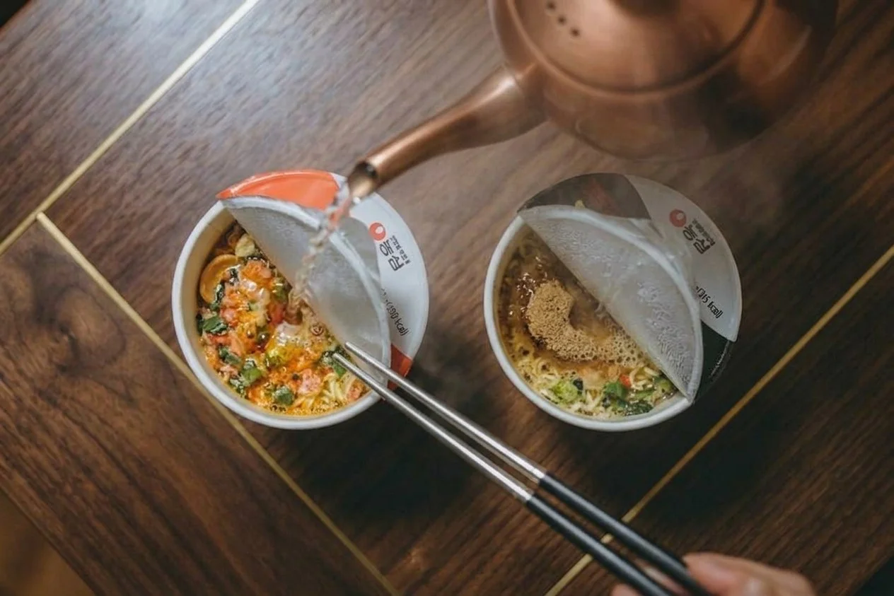 Twi-Sae Myeon: Tempura Udon + Spicy Shrimp Noodles - step 2