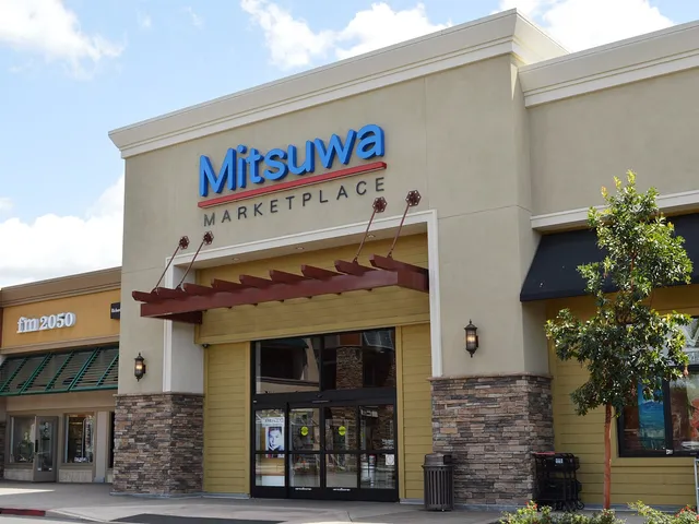Mitsuwa Marketplace at Heritage Plaza, Irvine