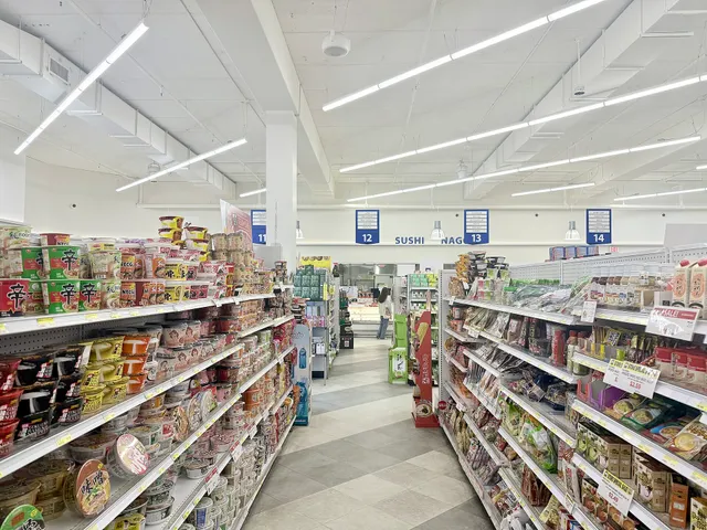 Instant noodle aisle at Mitsuwa Marketplace Torrance