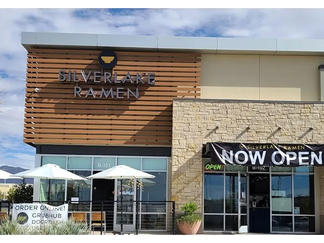Silverlake Ramen - West Towne Market Place