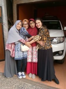 Aurelia with her host sister, cousin, and grandmother
