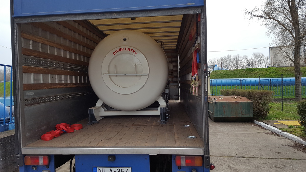 1124-decompression-chamber_2