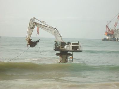 1506-100t-marine-excavator_1