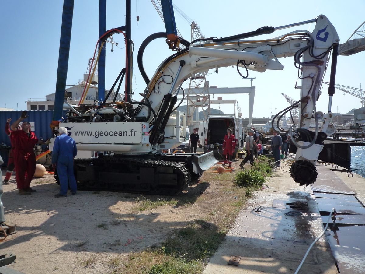 1508-16t-submarine-excavator_3