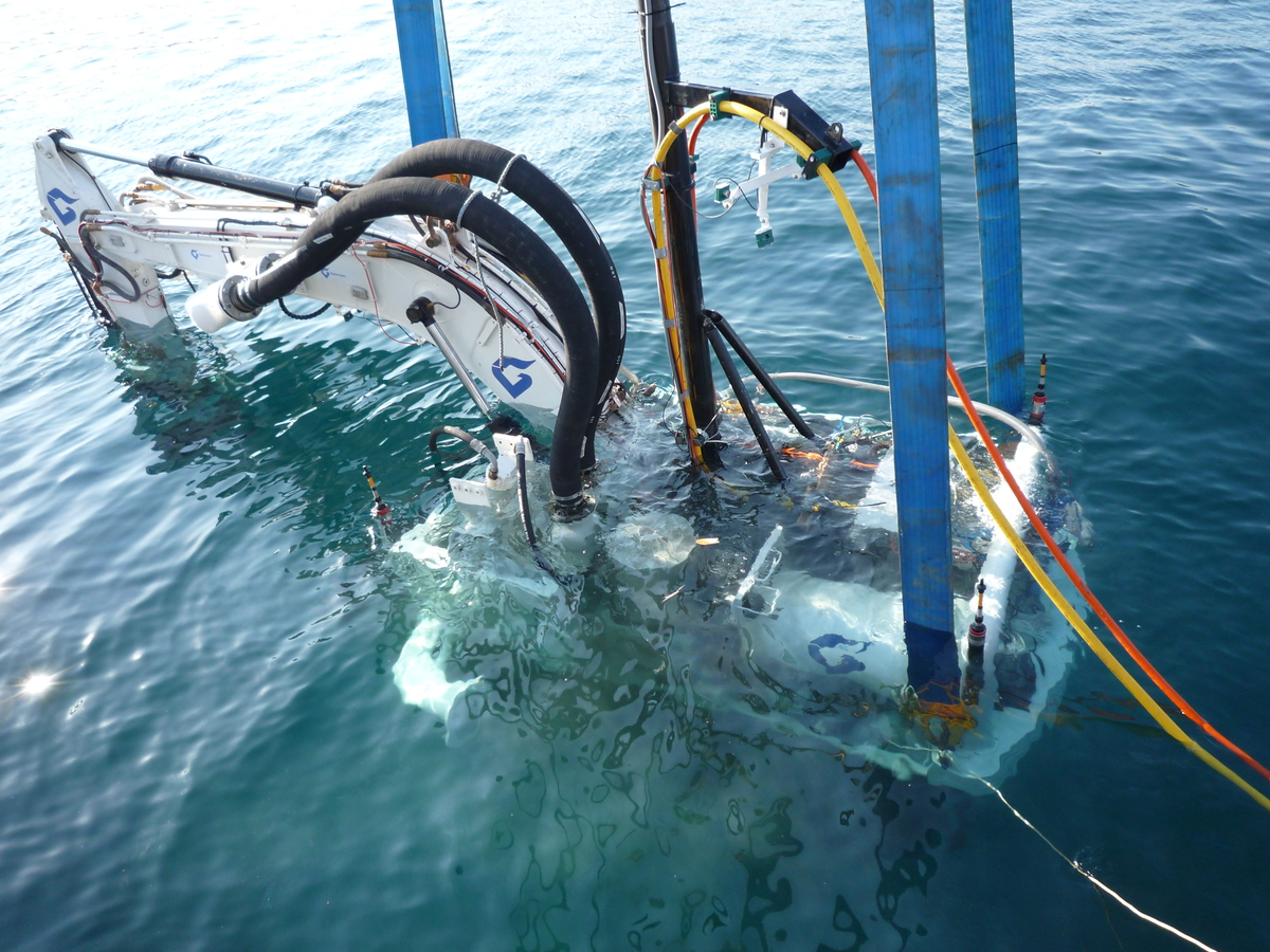 1508-16t-submarine-excavator_5