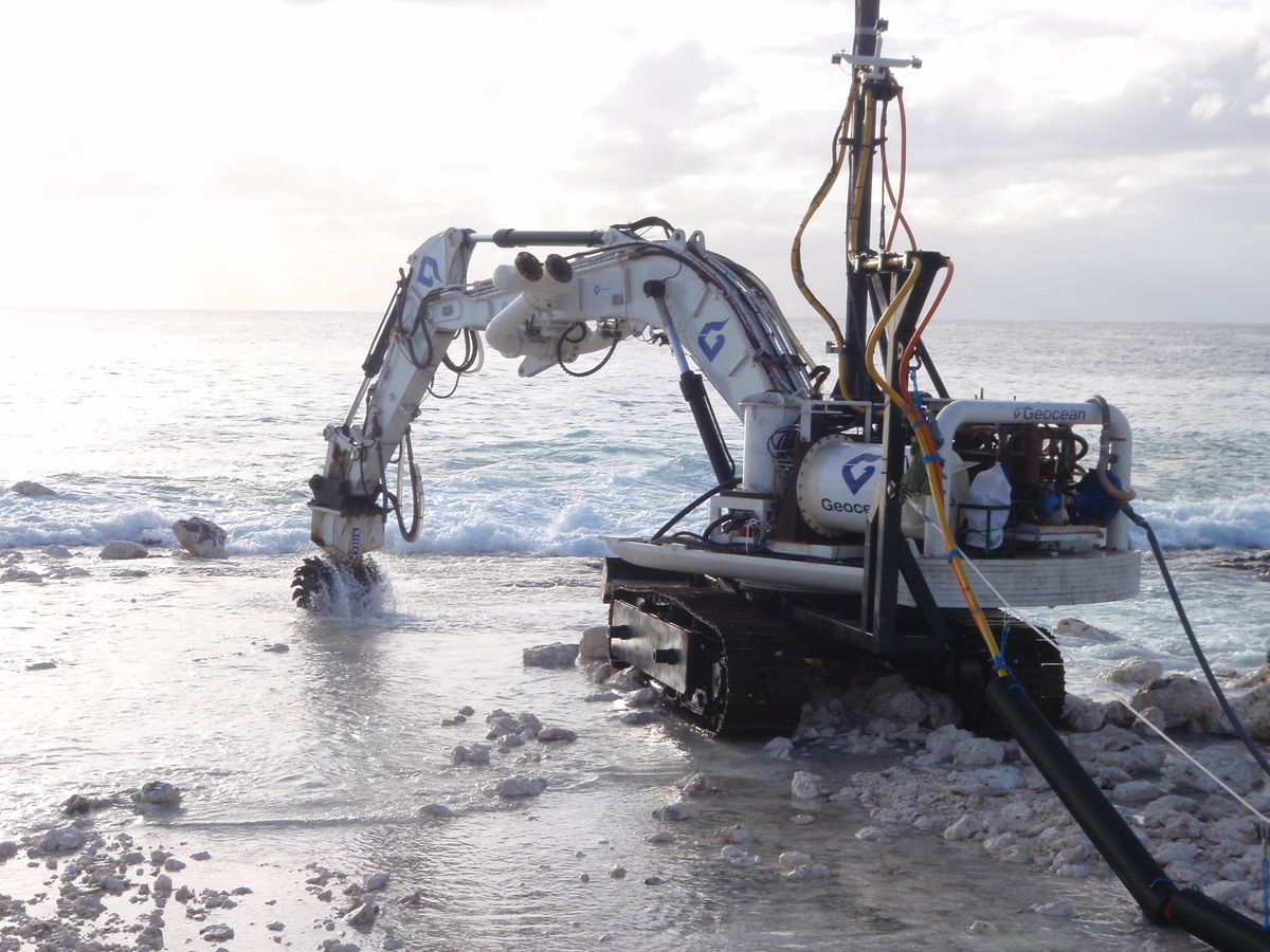 1508-16t-submarine-excavator_1