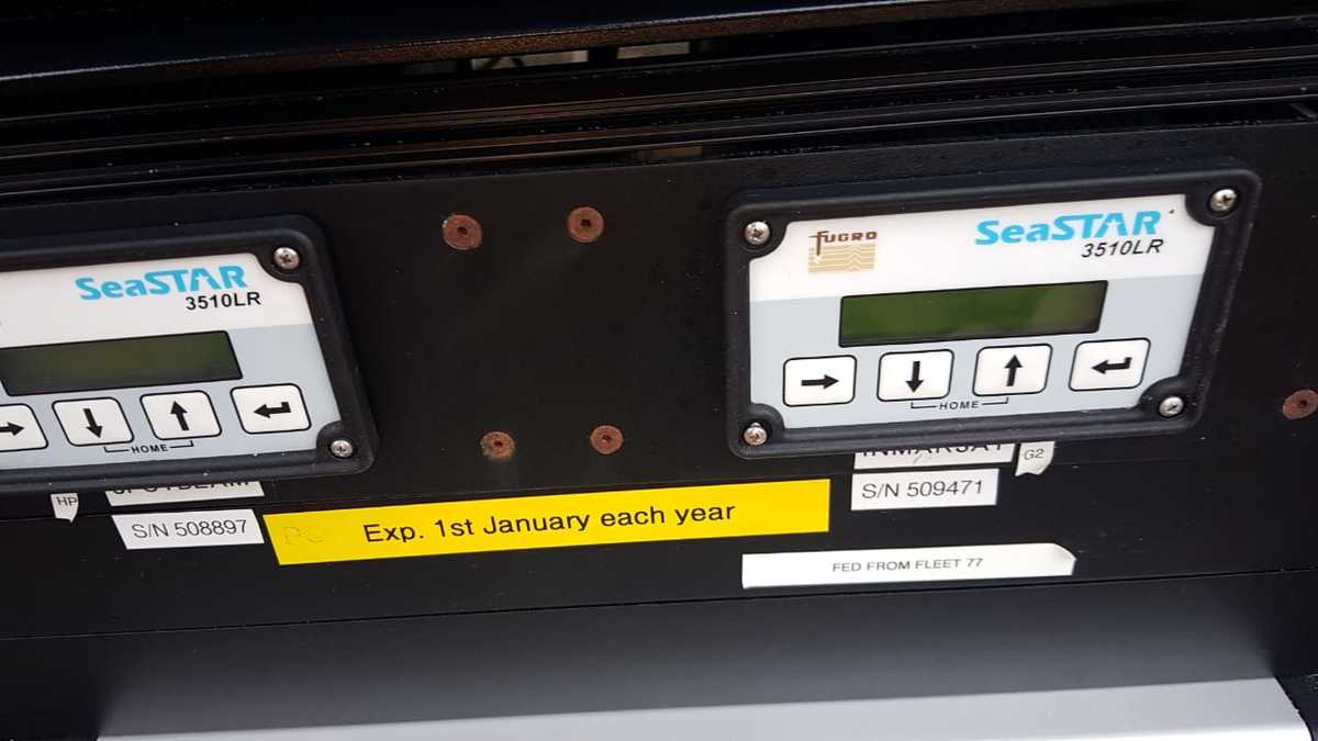 2215-kongsberg-dgps-rack-with-lcd-display_7