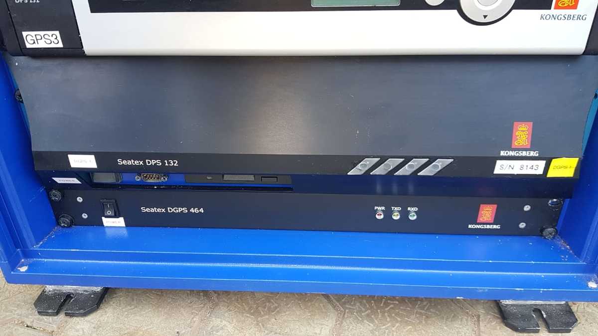 2215-kongsberg-dgps-rack-with-lcd-display_8