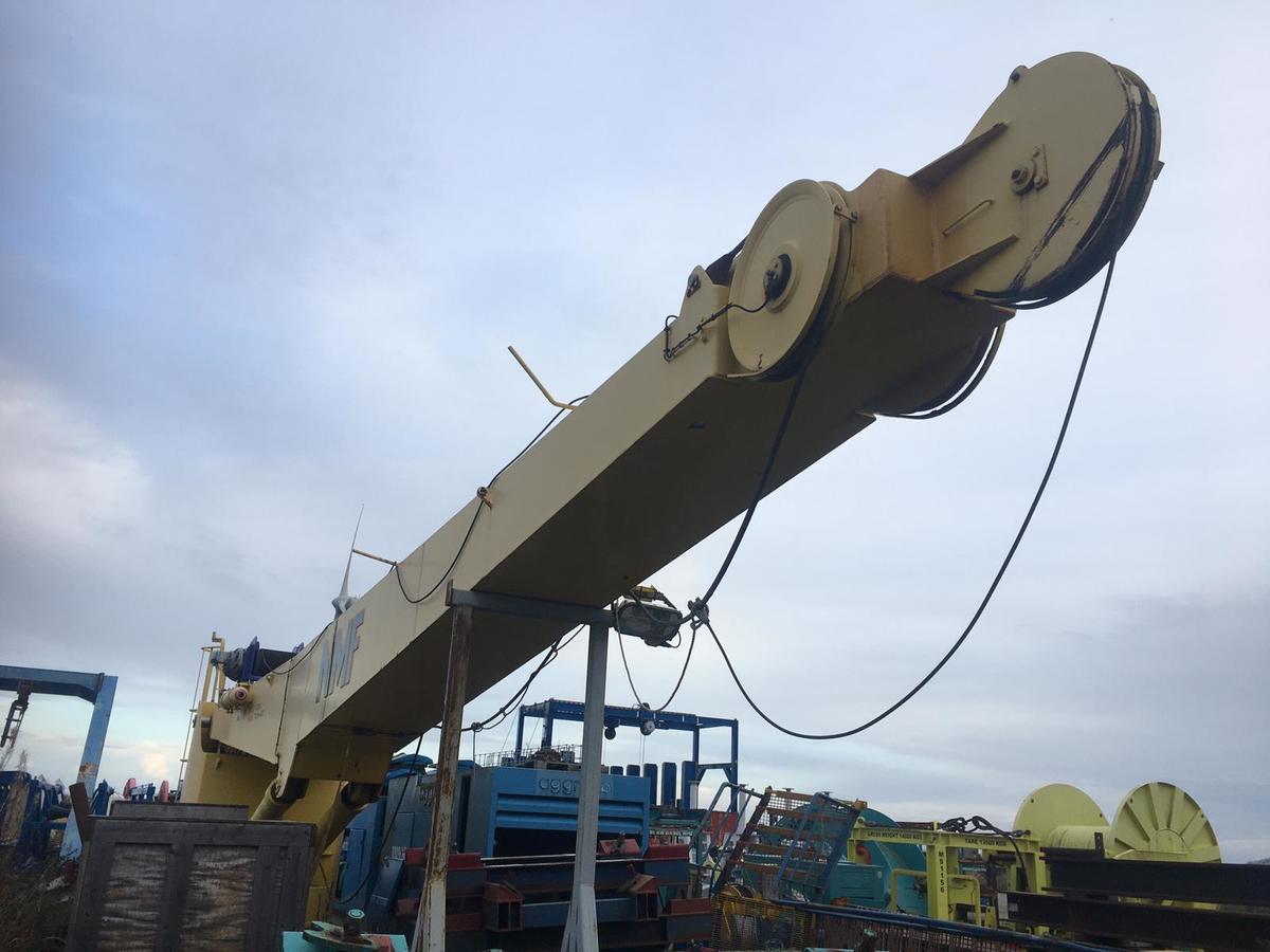 2560-20t-ahc-nmf-cargo-crane_3