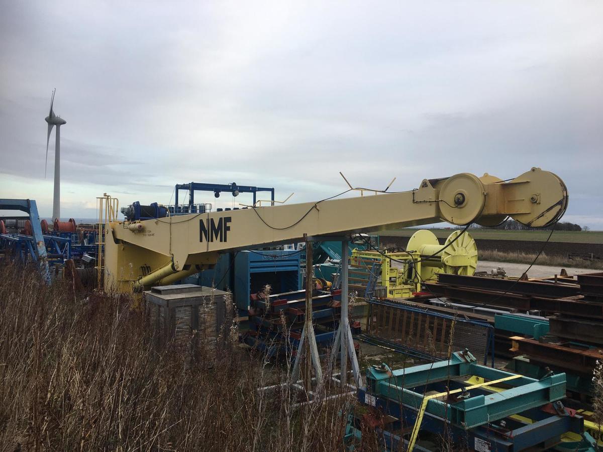 2560-20t-ahc-nmf-cargo-crane_4