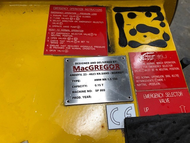 2607-0-15-t-macgregor-man-riding-winches_6