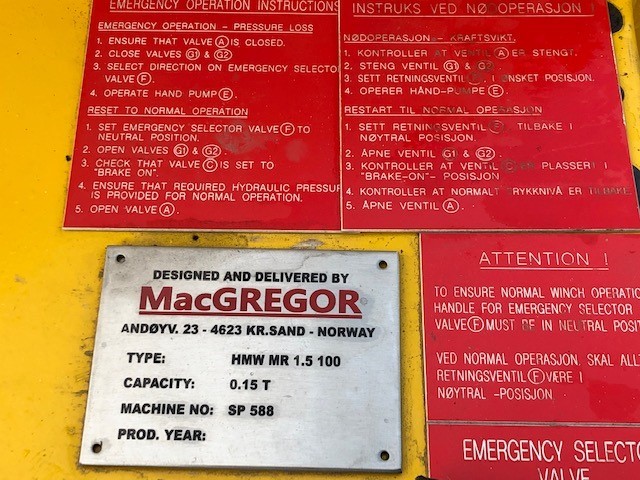 2607-0-15-t-macgregor-man-riding-winches_5