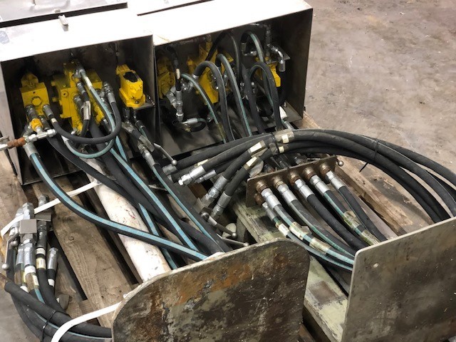 2607-0-15-t-macgregor-man-riding-winches_3