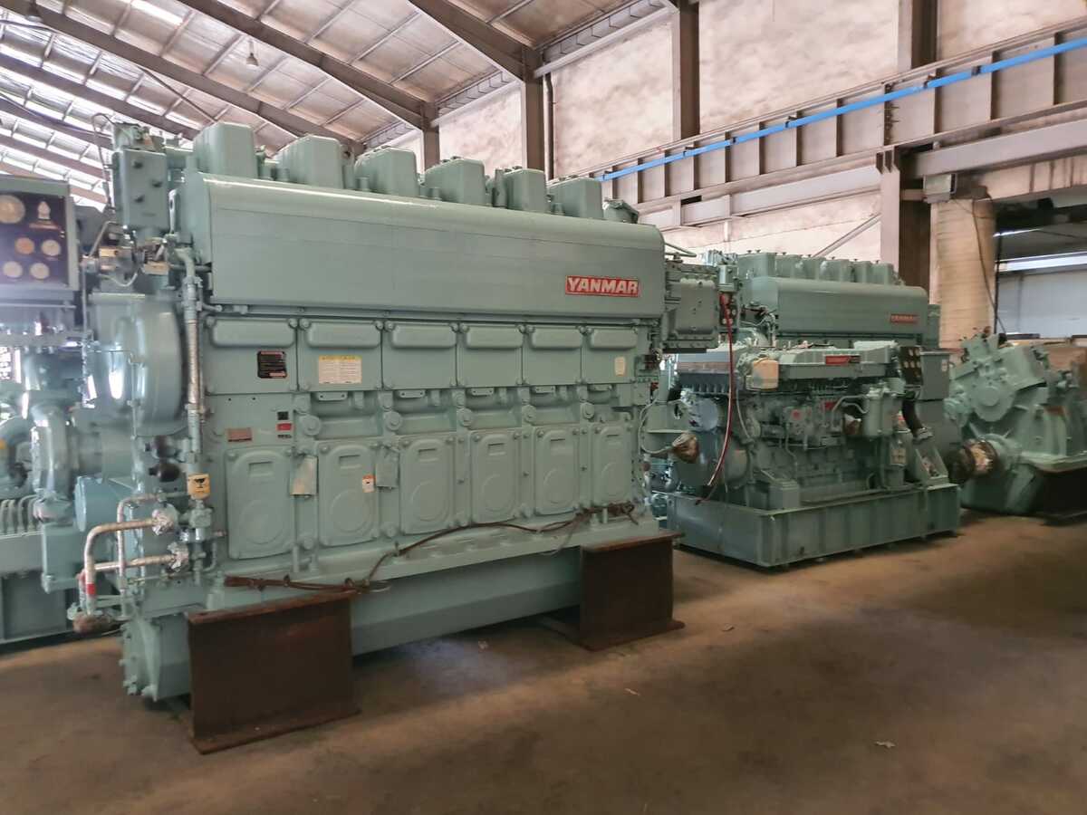 2779-yanmar-6ey26-marine-engine-with-gearbox_1