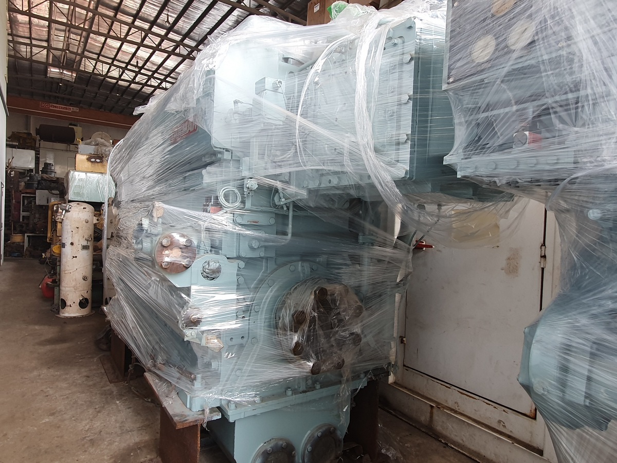 2779-yanmar-6ey26-marine-engine-with-gearbox_5