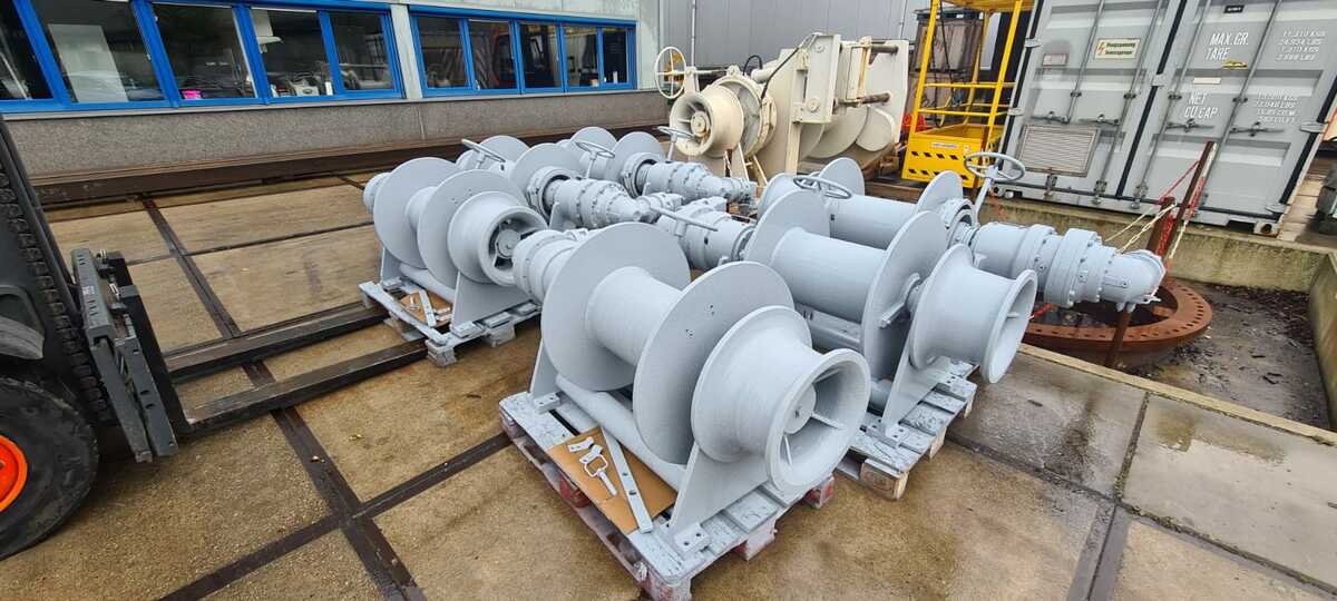 2816-c-nautical-tugger-winches_1