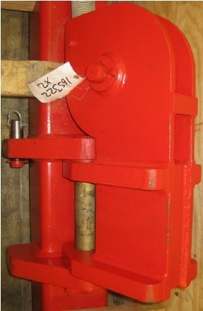 3025-2-off-nov-hydraulic-catheads_1