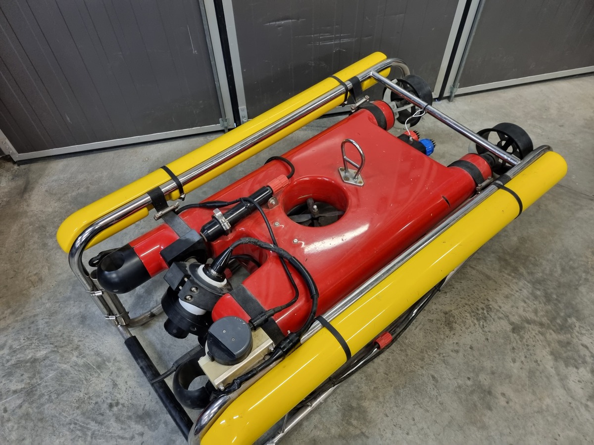 3056-deep-ocean-phantom-hd2-rov_2