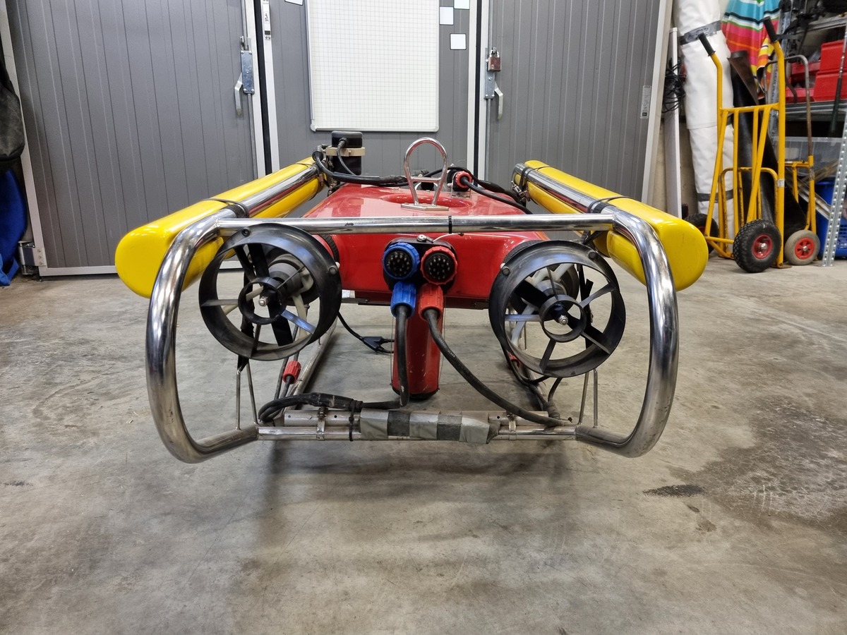 3056-deep-ocean-phantom-hd2-rov_1