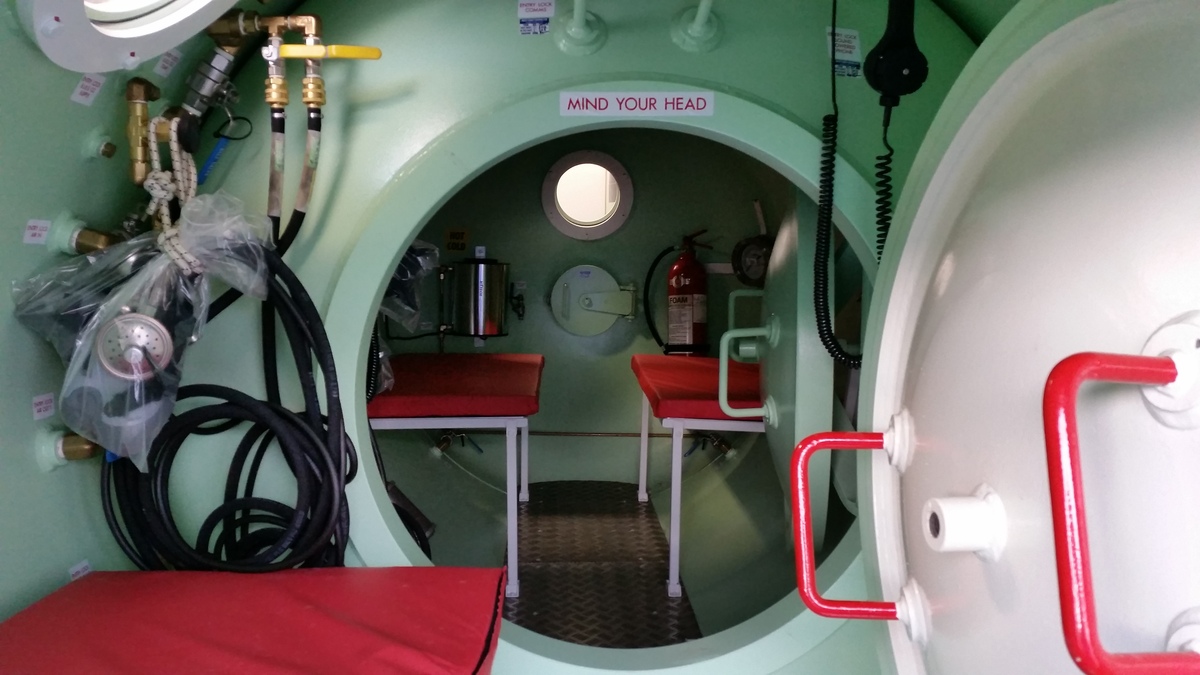 3313-60-containerised-decompression-chamber_6