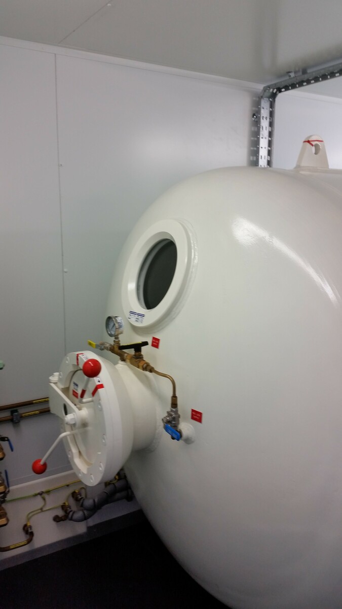 3313-60-containerised-decompression-chamber_5