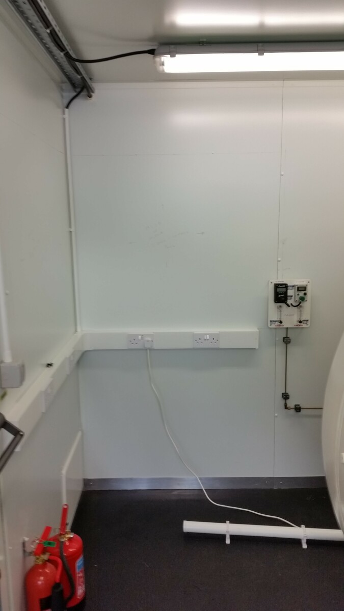 3313-60-containerised-decompression-chamber_3