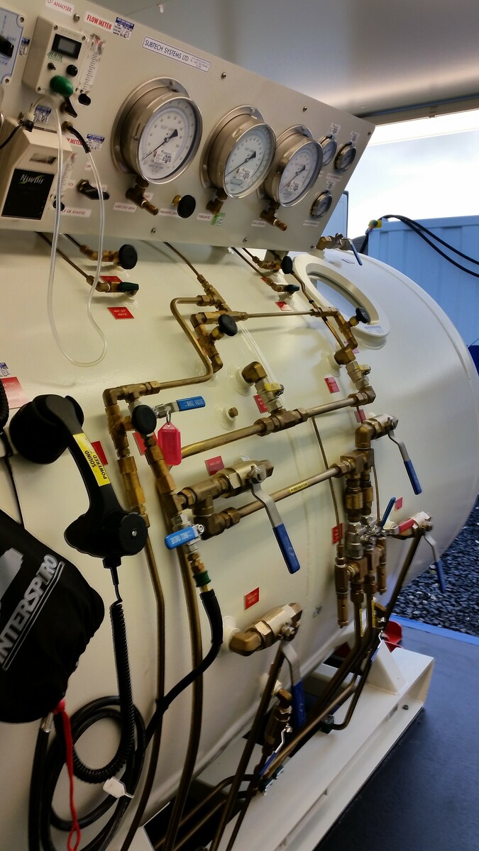 3313-60-containerised-decompression-chamber_2