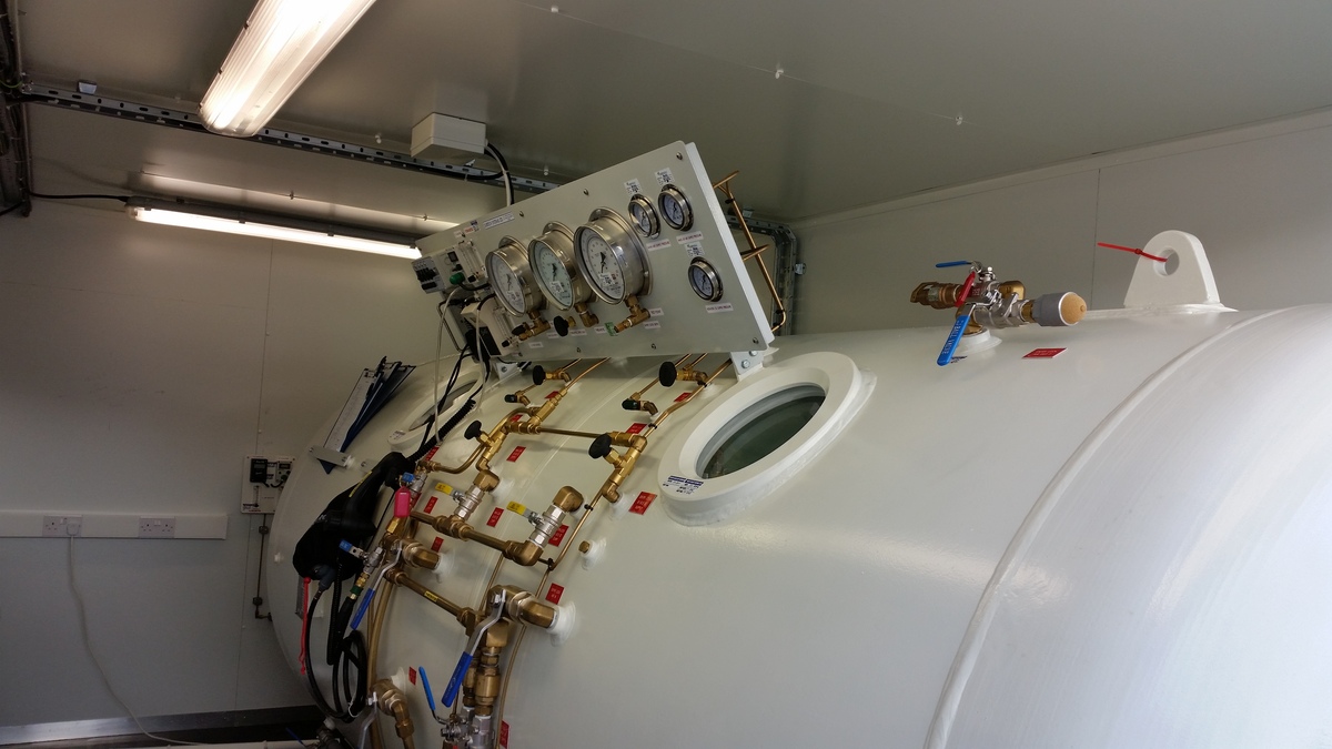 3313-60-containerised-decompression-chamber_8