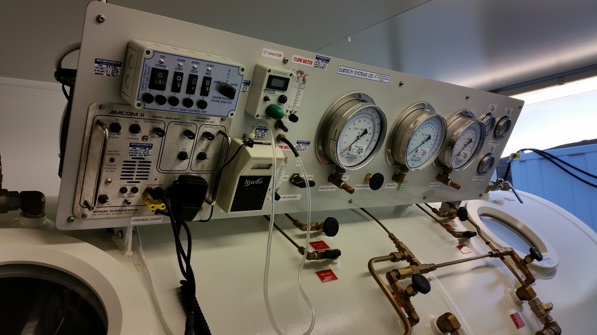 3313-60-containerised-decompression-chamber_11