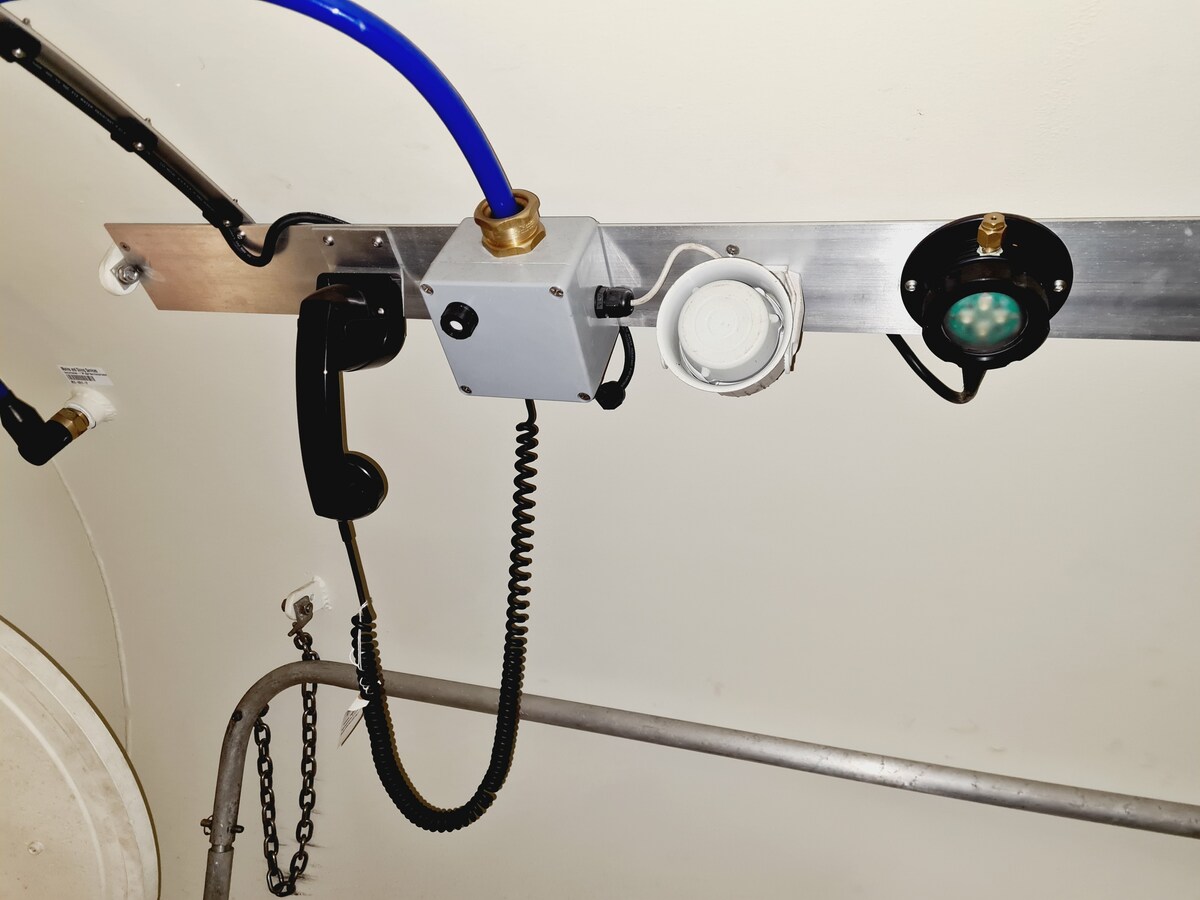 2105-1-8m-diving-decompression-chamber-ddc_18