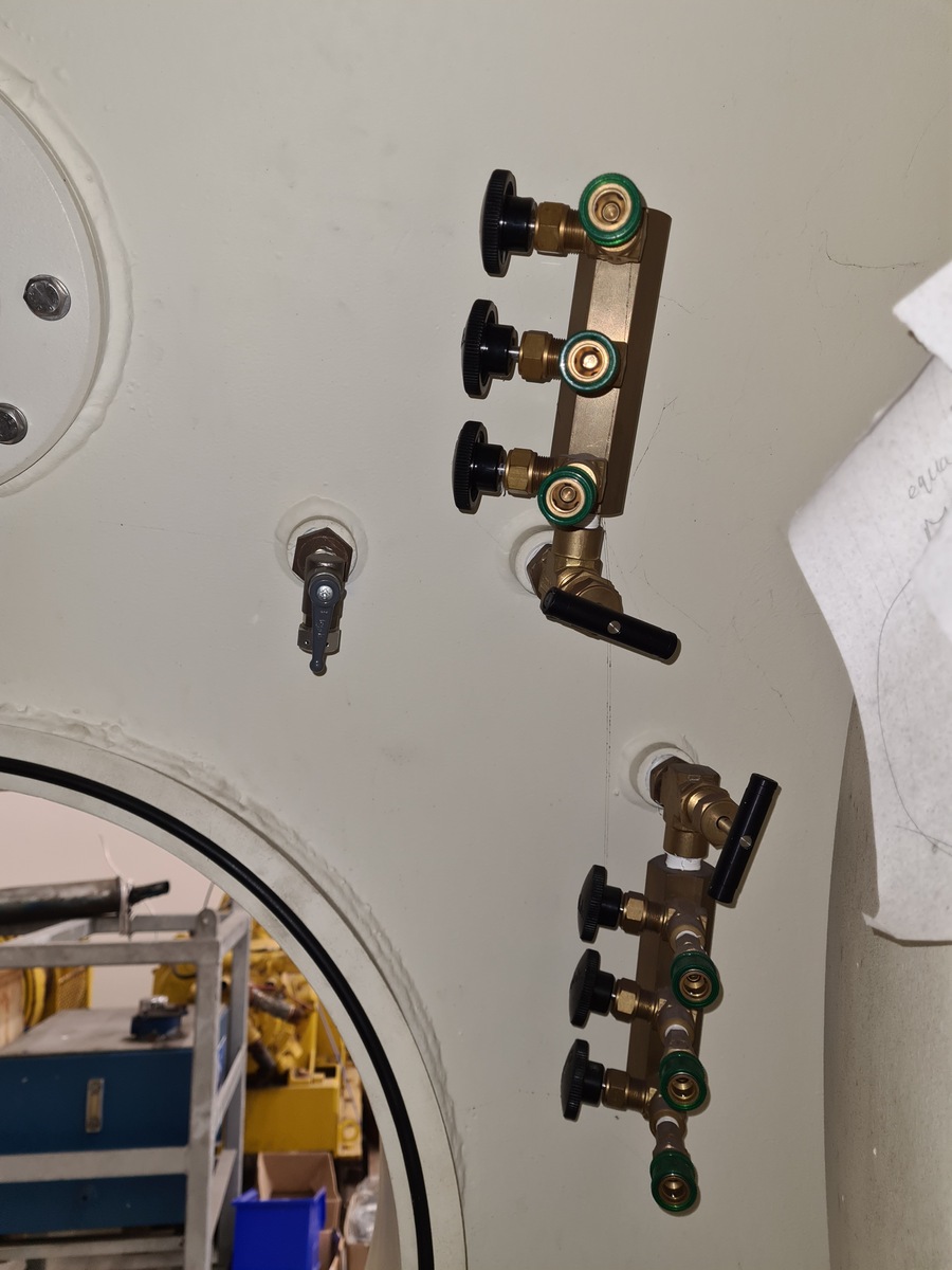 2105-1-8m-diving-decompression-chamber-ddc_21