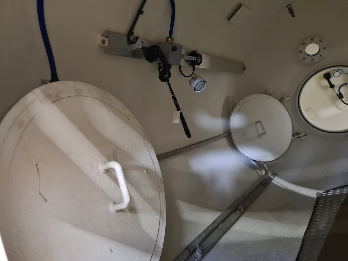 2105-1-8m-diving-decompression-chamber-ddc_14