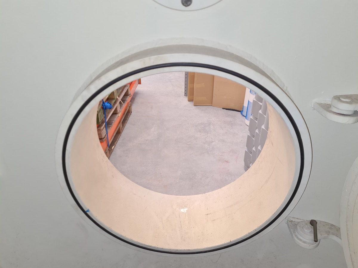 2105-1-8m-diving-decompression-chamber-ddc_25