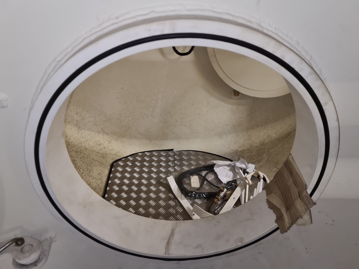 2105-1-8m-diving-decompression-chamber-ddc_10
