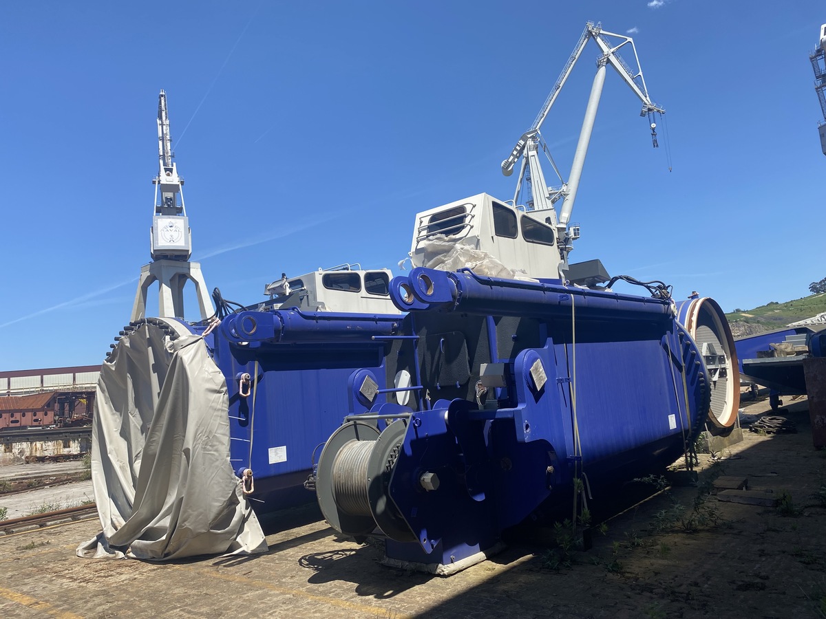 3389-liebherr-cbw-60-pedestal-crane_1