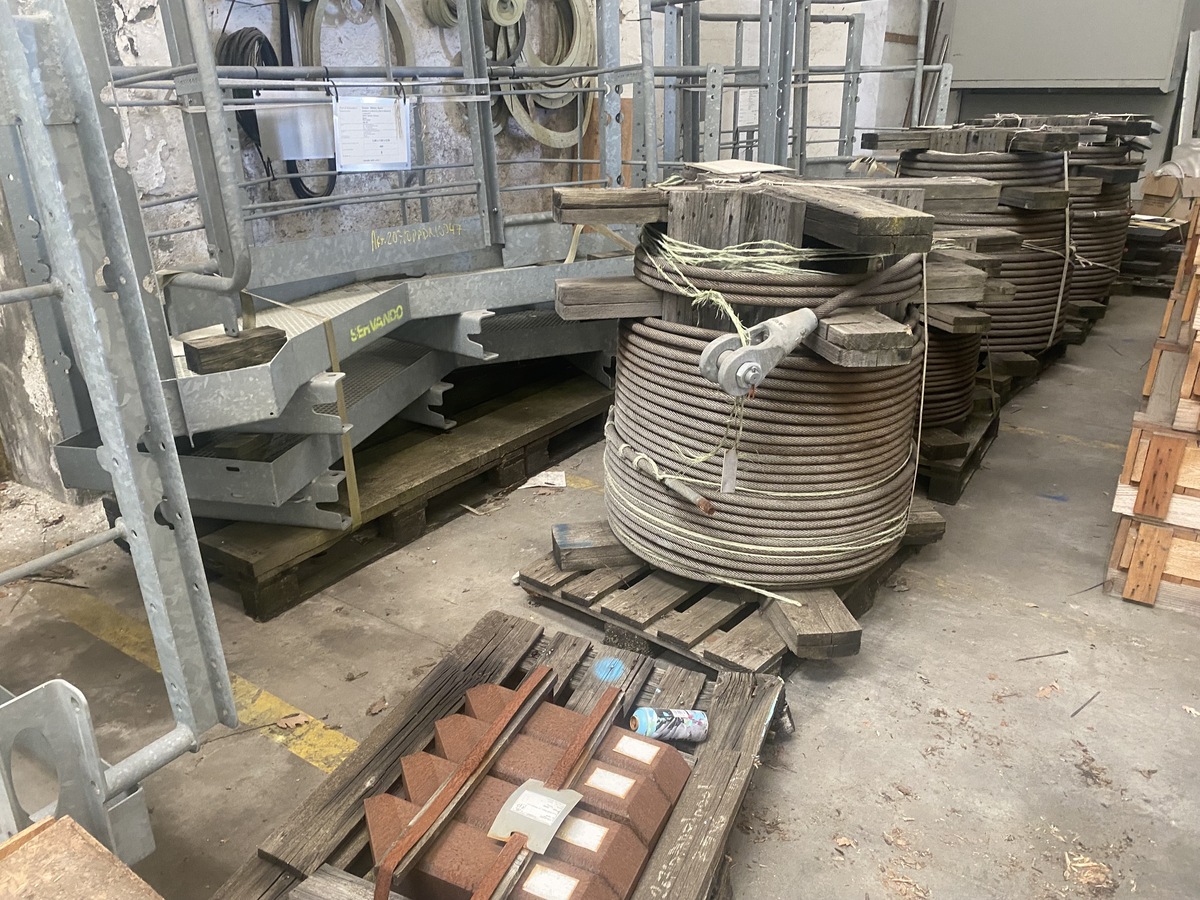 3389-liebherr-cbw-60-pedestal-crane_6