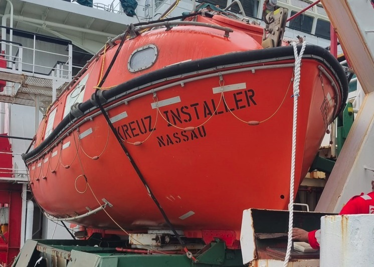 3455-self-propelled-hyperbaric-lifeboat_1