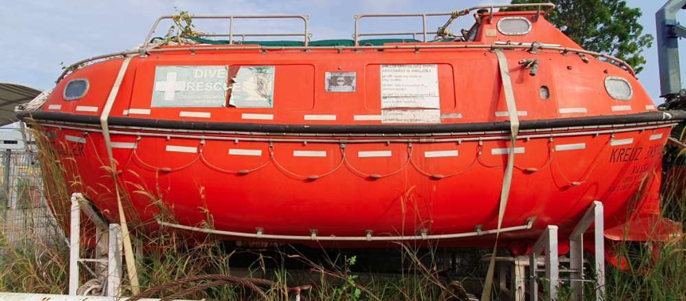 3455-self-propelled-hyperbaric-lifeboat_4