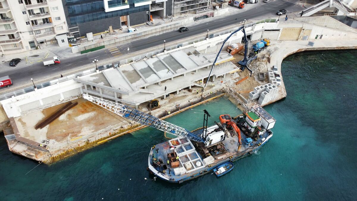 3509-110ft-self-propelled-crane-barge_1