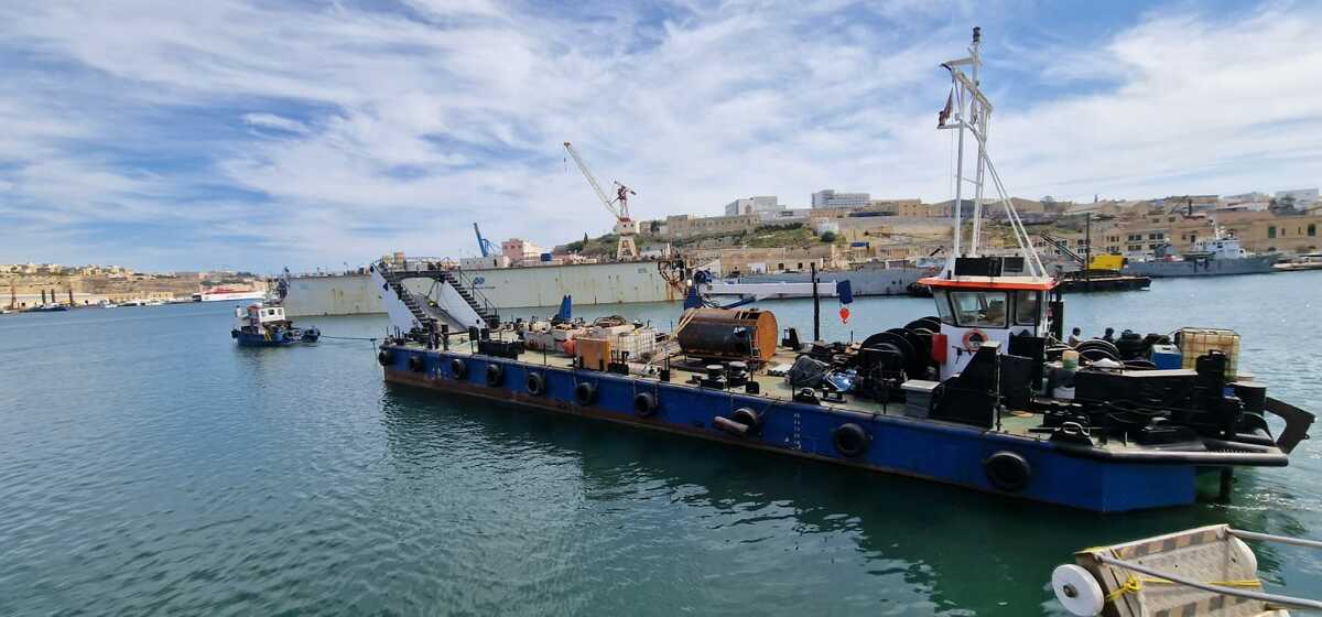 3510-120ft-pipe-layer-and-salvage-barge_1