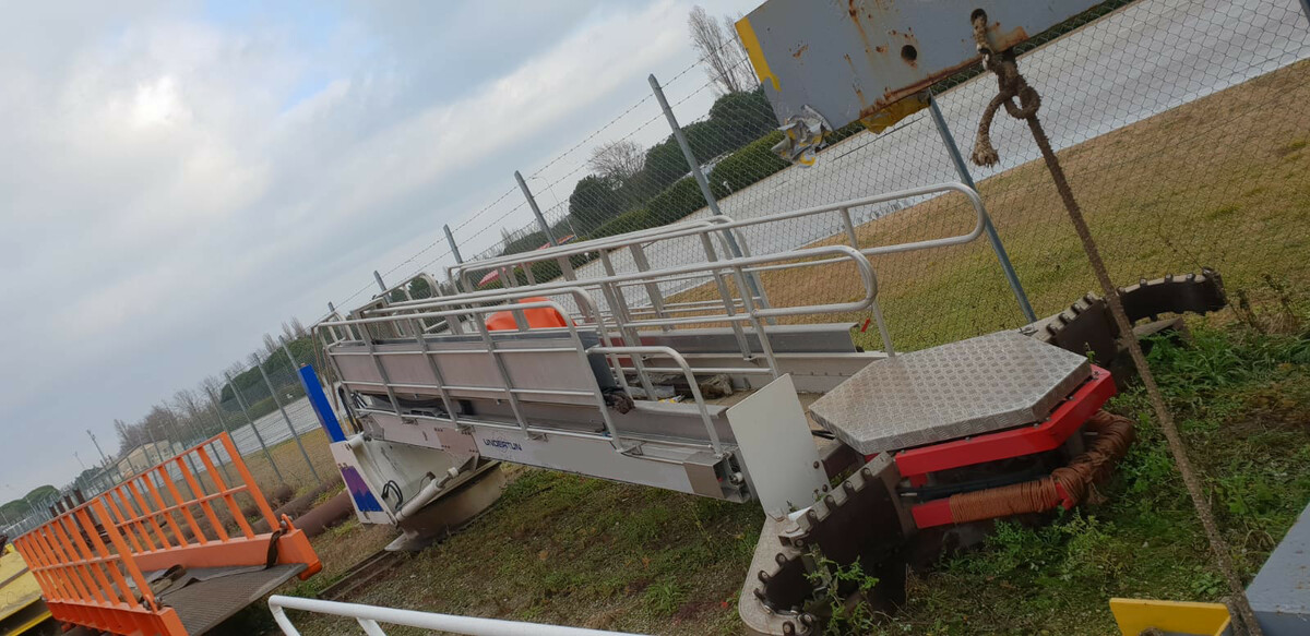 3518-12m-gangway-system_1