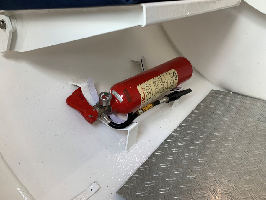 3521-1-8m-containerised-hyperbaric-chamber_10