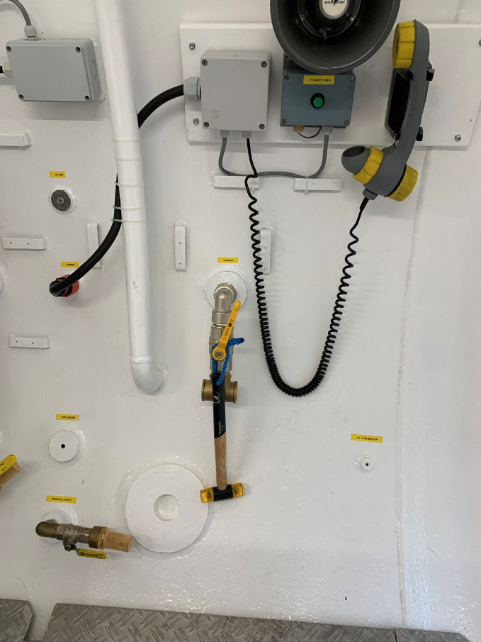 3521-1-8m-containerised-hyperbaric-chamber_3