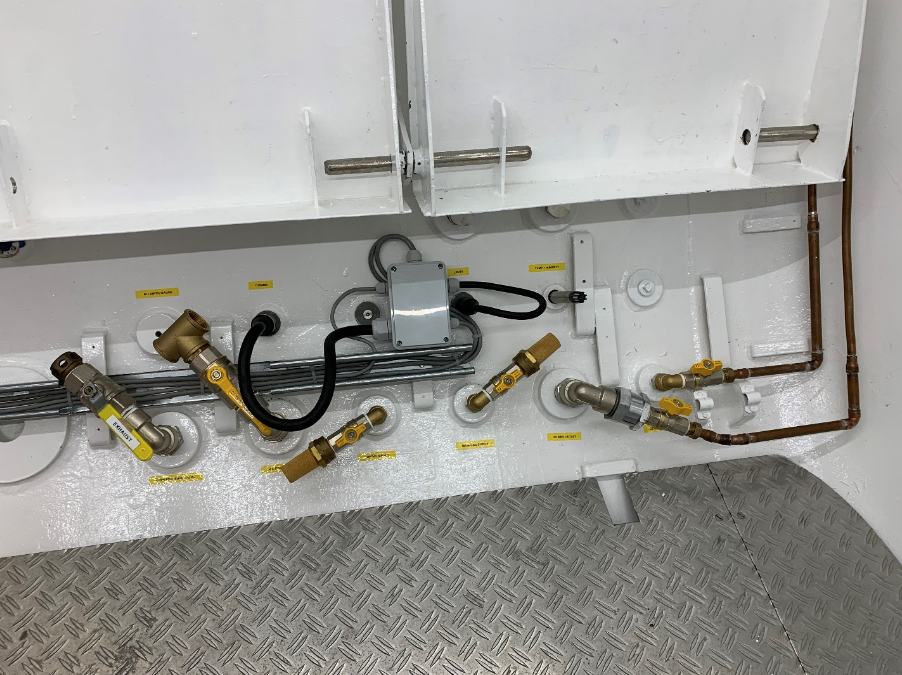 3521-1-8m-containerised-hyperbaric-chamber_9