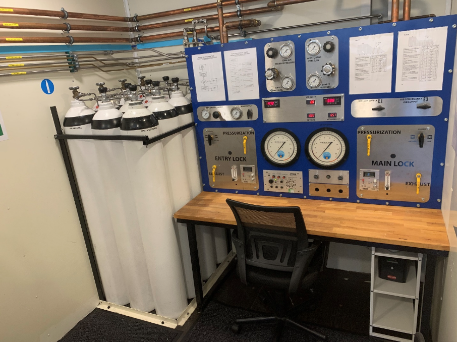 3521-1-8m-containerised-hyperbaric-chamber_8